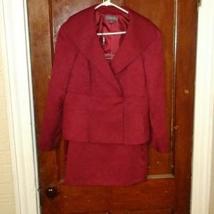 Beautiful Liz Claiborne skirt suit